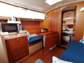 Cozy sailboat in Barcelona!! No Showers